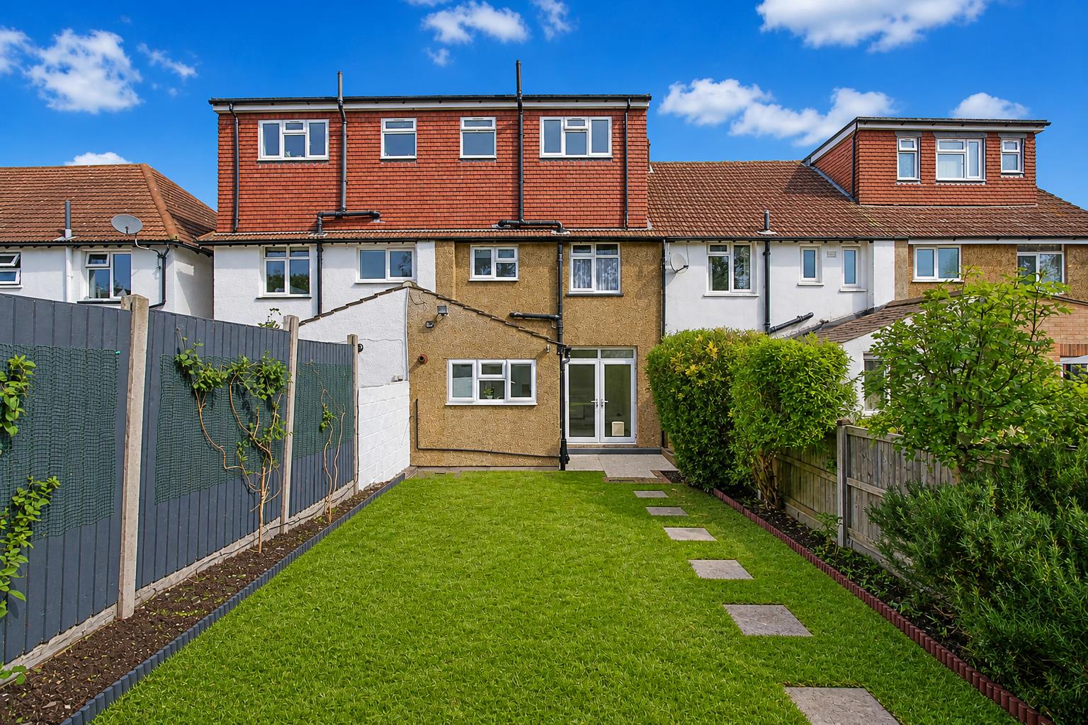 4 bed property in The Crescent, Sutton